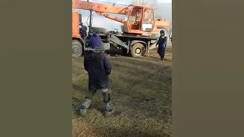 Зил 131 против МАЗ КРАН